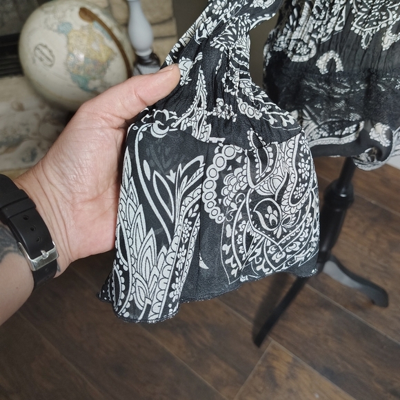 Robbie Bee Black and White Paisley Blouse - Picture 4 of 4